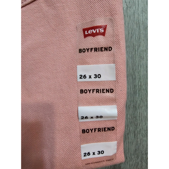 NWT Levi’s Womens Boyfriend Jeans 26x30 Pink Mid Rise Tapered Leg 100% Cotton - Picture 4 of 9